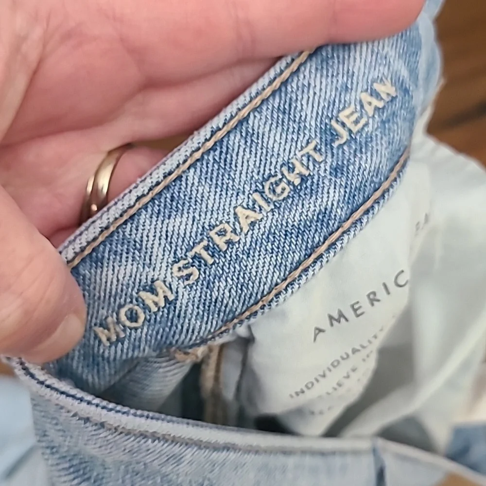 american eagle mom Straight jeans size 4